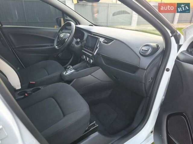 Білий Рено Зое, об'ємом двигуна 0 л та пробігом 98 тис. км за 10950 $, фото 32 на Automoto.ua