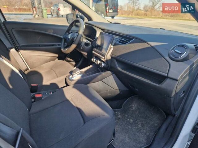 Білий Рено Зое, об'ємом двигуна 0 л та пробігом 27 тис. км за 13000 $, фото 10 на Automoto.ua