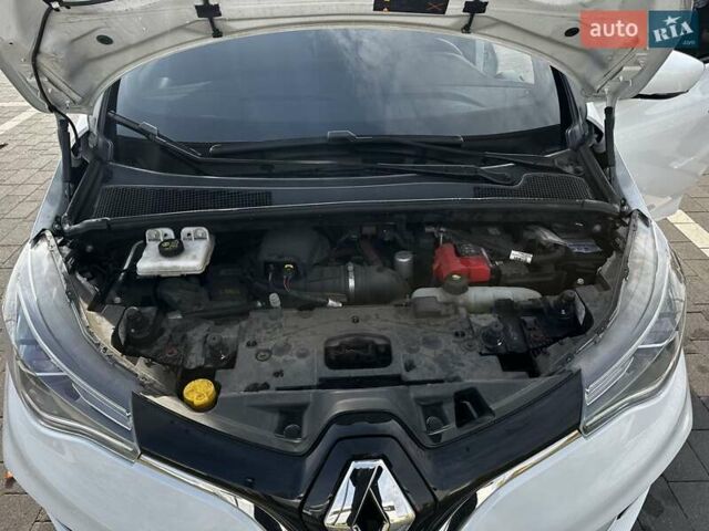 Белый Рено Зое, объемом двигателя 0 л и пробегом 124 тыс. км за 13200 $, фото 18 на Automoto.ua