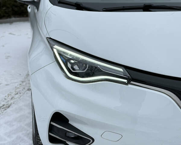 Белый Рено Зое, объемом двигателя 0 л и пробегом 27 тыс. км за 12600 $, фото 4 на Automoto.ua