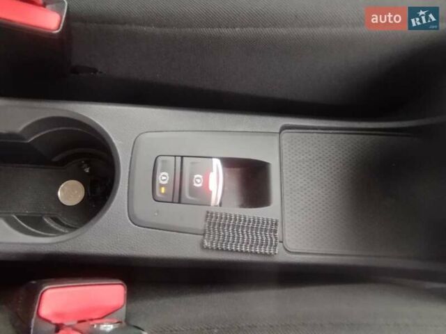 Білий Рено Зое, об'ємом двигуна 0 л та пробігом 39 тис. км за 13700 $, фото 26 на Automoto.ua