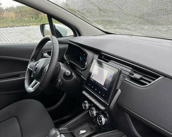 Белый Рено Зое, объемом двигателя 0 л и пробегом 15 тыс. км за 12700 $, фото 22 на Automoto.ua