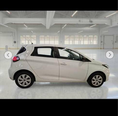 Белый Рено Зое, объемом двигателя 0 л и пробегом 39 тыс. км за 12300 $, фото 49 на Automoto.ua
