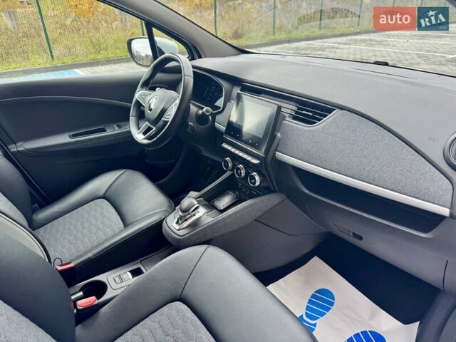 Белый Рено Зое, объемом двигателя 0 л и пробегом 70 тыс. км за 12999 $, фото 18 на Automoto.ua