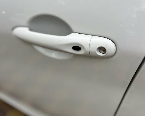 Белый Рено Зое, объемом двигателя 0 л и пробегом 23 тыс. км за 13300 $, фото 11 на Automoto.ua