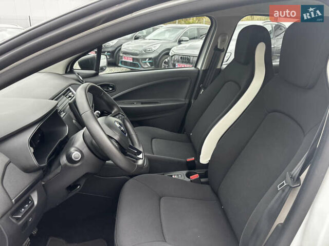 Белый Рено Зое, объемом двигателя 0 л и пробегом 41 тыс. км за 11600 $, фото 25 на Automoto.ua
