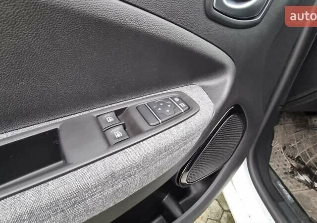 Білий Рено Зое, об'ємом двигуна 0 л та пробігом 78 тис. км за 11800 $, фото 19 на Automoto.ua