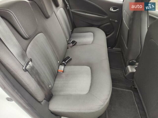 Белый Рено Зое, объемом двигателя 0 л и пробегом 37 тыс. км за 12700 $, фото 14 на Automoto.ua