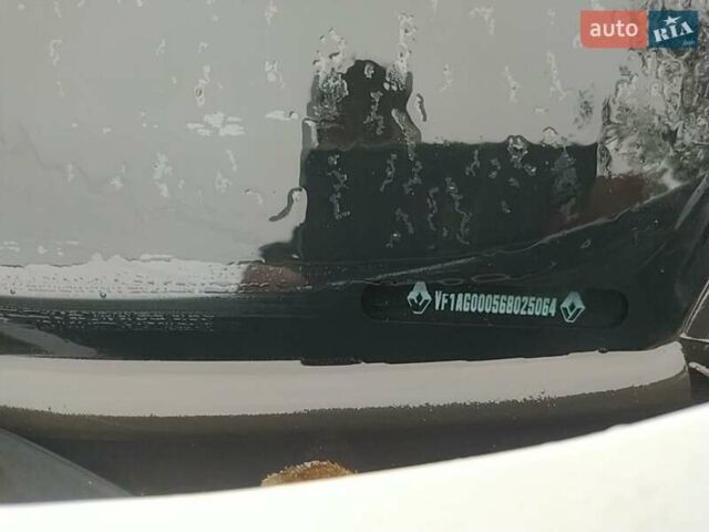 Белый Рено Зое, объемом двигателя 0 л и пробегом 95 тыс. км за 12300 $, фото 2 на Automoto.ua