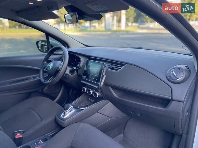 Белый Рено Зое, объемом двигателя 0 л и пробегом 125 тыс. км за 11500 $, фото 15 на Automoto.ua