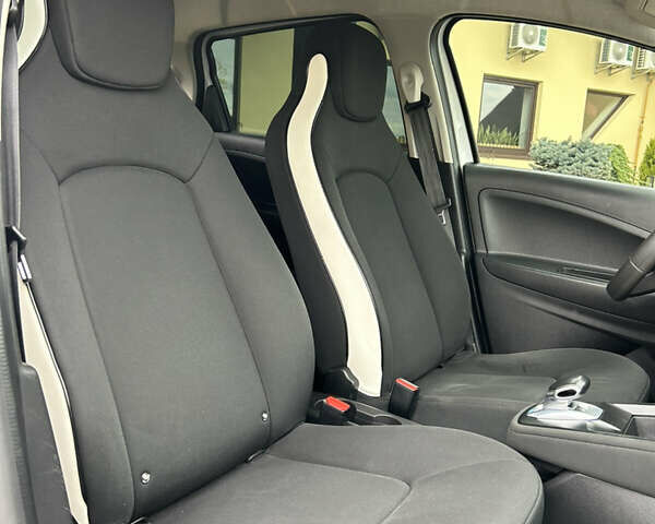 Білий Рено Зое, об'ємом двигуна 0 л та пробігом 95 тис. км за 11999 $, фото 48 на Automoto.ua