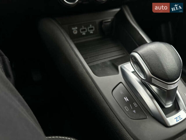 Рено Зое 2021 в Мукачеве на Automoto.ua Белый Рено Зое, объемом двигателя 0 л и пробегом 81 тыс. км за 11999 $, фото 32 на Automoto.ua