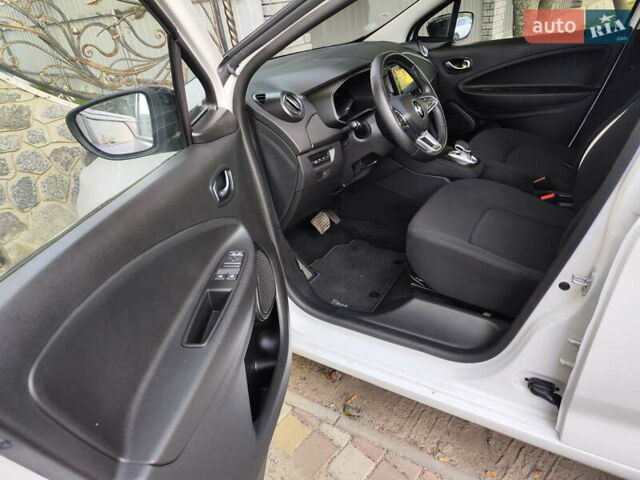 Белый Рено Зое, объемом двигателя 0 л и пробегом 53 тыс. км за 12300 $, фото 8 на Automoto.ua