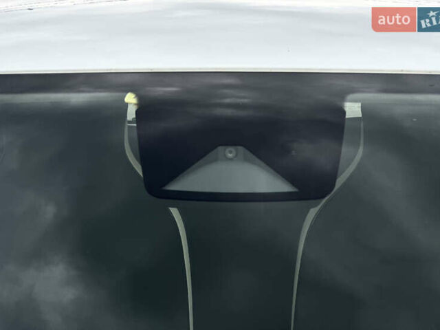 Белый Рено Зое, объемом двигателя 0 л и пробегом 106 тыс. км за 11300 $, фото 17 на Automoto.ua