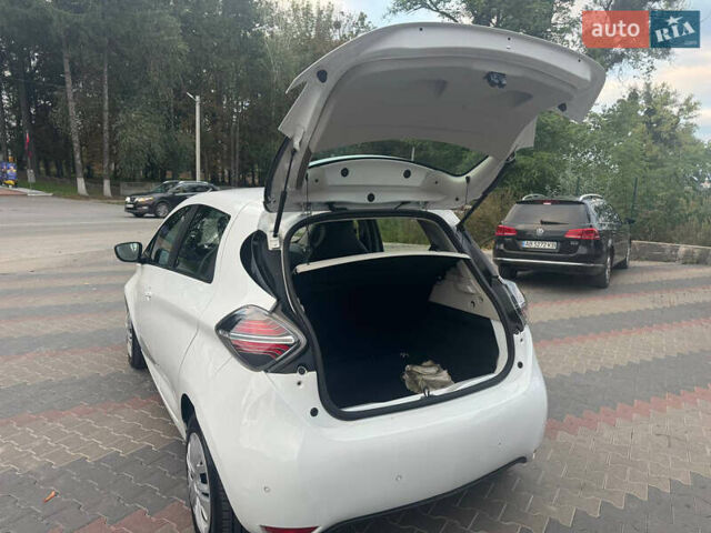 Белый Рено Зое, объемом двигателя 0 л и пробегом 38 тыс. км за 11900 $, фото 13 на Automoto.ua