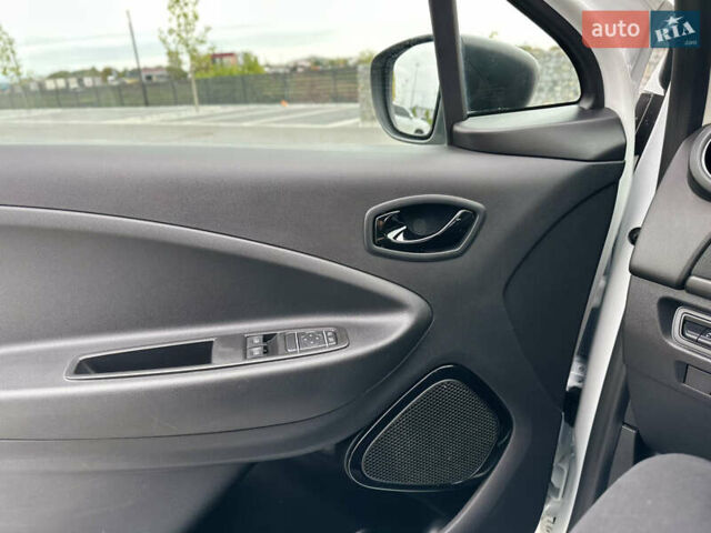 Рено Зое 2021 в Мукачеве на Automoto.ua Белый Рено Зое, объемом двигателя 0 л и пробегом 81 тыс. км за 11999 $, фото 18 на Automoto.ua