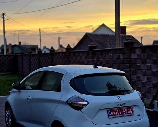 Белый Рено Зое, объемом двигателя 0 л и пробегом 16 тыс. км за 12999 $, фото 15 на Automoto.ua
