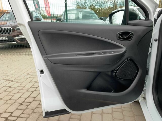 Белый Рено Зое, объемом двигателя 0 л и пробегом 90 тыс. км за 12999 $, фото 8 на Automoto.ua