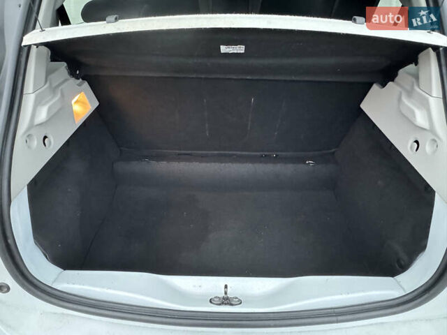 Белый Рено Зое, объемом двигателя 0 л и пробегом 56 тыс. км за 11999 $, фото 9 на Automoto.ua