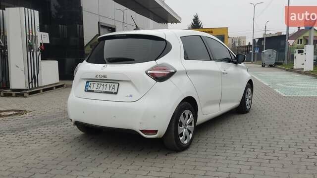 Белый Рено Зое, объемом двигателя 0 л и пробегом 76 тыс. км за 11000 $, фото 4 на Automoto.ua