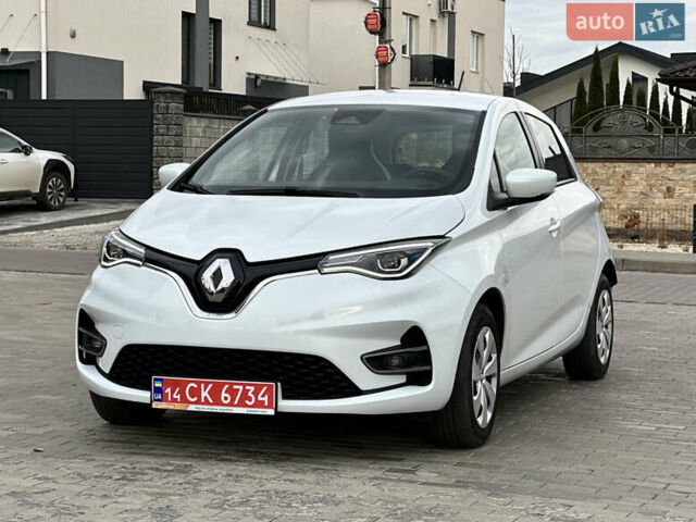 Белый Рено Зое, объемом двигателя 0 л и пробегом 106 тыс. км за 11400 $, фото 1 на Automoto.ua