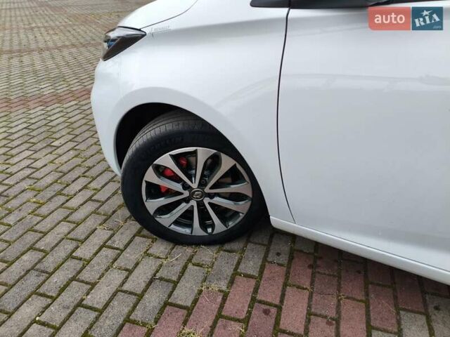 Белый Рено Зое, объемом двигателя 0 л и пробегом 92 тыс. км за 13600 $, фото 17 на Automoto.ua