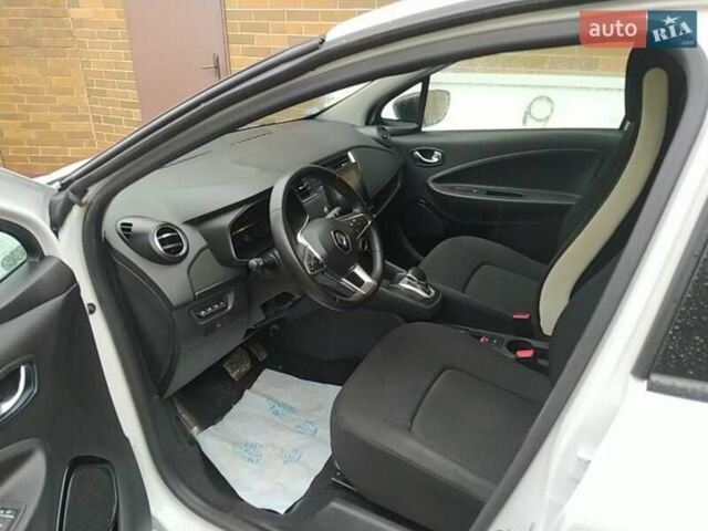 Белый Рено Зое, объемом двигателя 0 л и пробегом 95 тыс. км за 12300 $, фото 1 на Automoto.ua