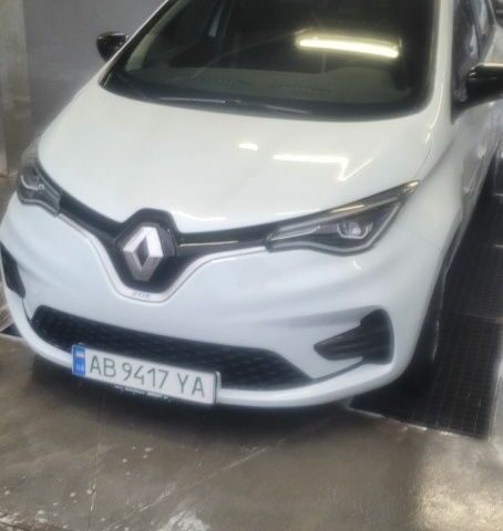 Белый Рено Зое, объемом двигателя 0 л и пробегом 95 тыс. км за 12000 $, фото 3 на Automoto.ua