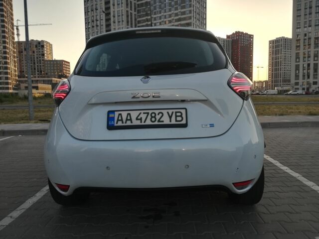 Білий Рено Зое, об'ємом двигуна 0 л та пробігом 31 тис. км за 14499 $, фото 3 на Automoto.ua