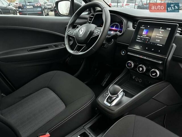 Білий Рено Зое, об'ємом двигуна 0 л та пробігом 49 тис. км за 12500 $, фото 10 на Automoto.ua