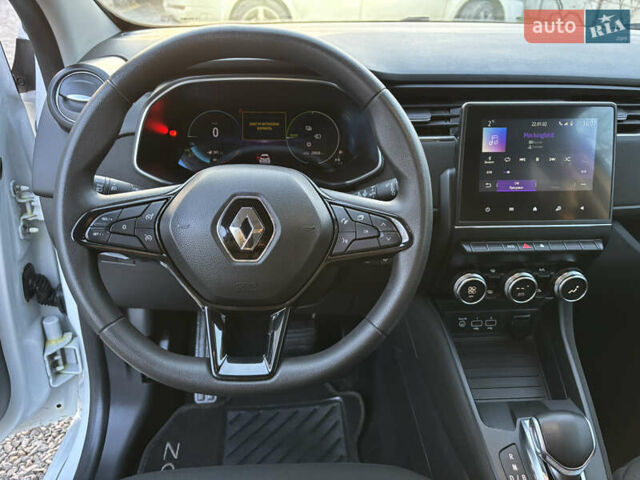Белый Рено Зое, объемом двигателя 0 л и пробегом 29 тыс. км за 11999 $, фото 9 на Automoto.ua