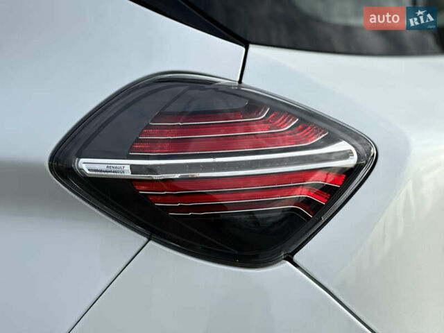 Белый Рено Зое, объемом двигателя 0 л и пробегом 106 тыс. км за 11300 $, фото 24 на Automoto.ua