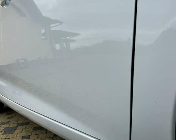 Белый Рено Зое, объемом двигателя 0 л и пробегом 95 тыс. км за 11650 $, фото 35 на Automoto.ua