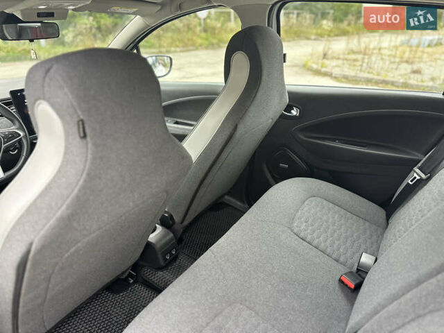 Белый Рено Зое, объемом двигателя 0 л и пробегом 51 тыс. км за 13200 $, фото 18 на Automoto.ua