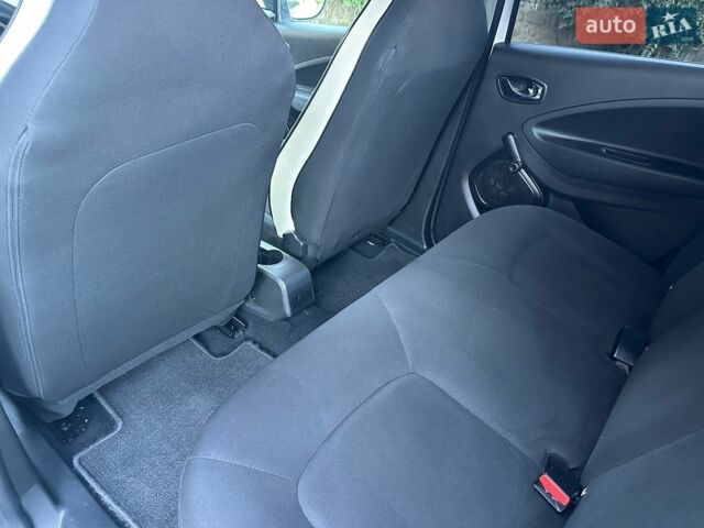 Білий Рено Зое, об'ємом двигуна 0 л та пробігом 80 тис. км за 13200 $, фото 32 на Automoto.ua