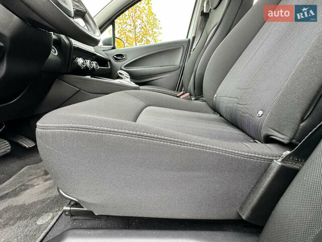 Рено Зое 2021 в Мукачеве на Automoto.ua Белый Рено Зое, объемом двигателя 0 л и пробегом 81 тыс. км за 11999 $, фото 36 на Automoto.ua