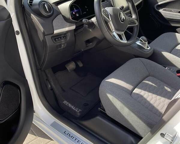 Белый Рено Зое, объемом двигателя 0 л и пробегом 31 тыс. км за 13800 $, фото 9 на Automoto.ua