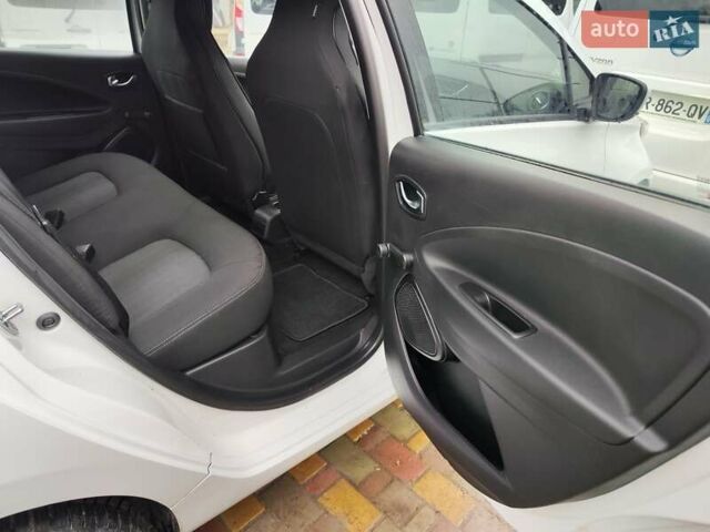 Белый Рено Зое, объемом двигателя 0 л и пробегом 37 тыс. км за 12700 $, фото 13 на Automoto.ua