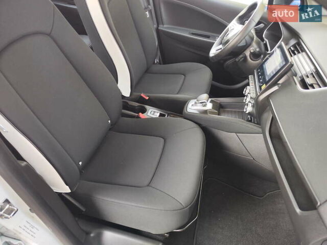 Белый Рено Зое, объемом двигателя 0 л и пробегом 53 тыс. км за 12300 $, фото 15 на Automoto.ua