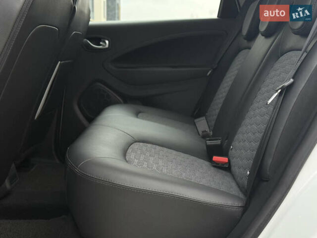 Белый Рено Зое, объемом двигателя 0 л и пробегом 52 тыс. км за 12999 $, фото 47 на Automoto.ua