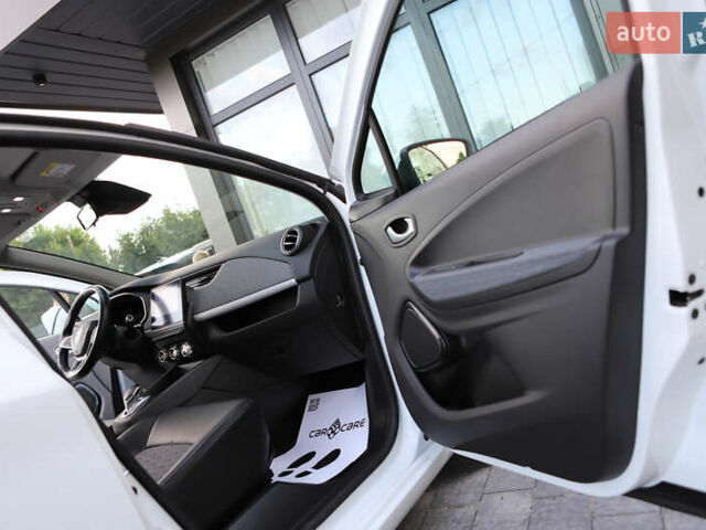 Белый Рено Зое, объемом двигателя 0 л и пробегом 23 тыс. км за 14800 $, фото 77 на Automoto.ua