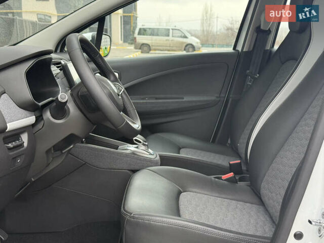Белый Рено Зое, объемом двигателя 0 л и пробегом 52 тыс. км за 12999 $, фото 17 на Automoto.ua