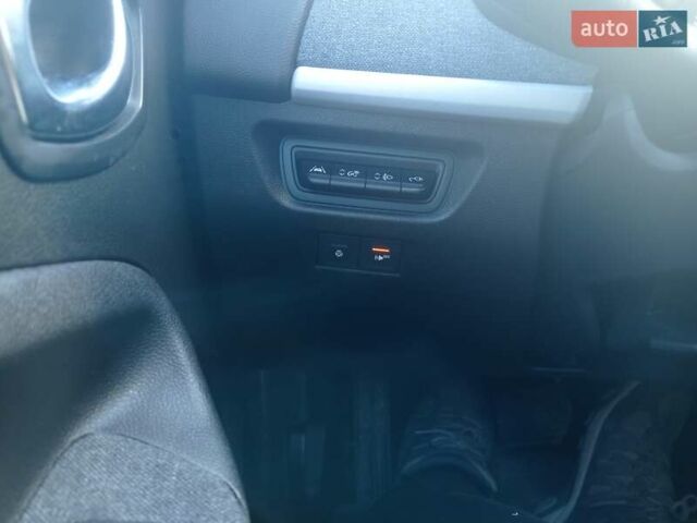 Белый Рено Зое, объемом двигателя 0 л и пробегом 110 тыс. км за 11625 $, фото 18 на Automoto.ua