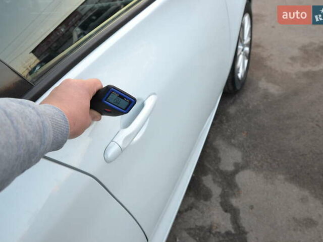 Белый Рено Зое, объемом двигателя 0 л и пробегом 50 тыс. км за 13999 $, фото 38 на Automoto.ua