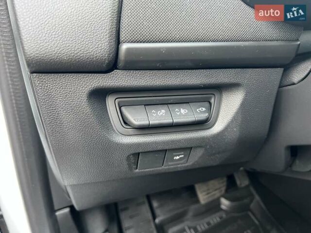 Белый Рено Зое, объемом двигателя 0 л и пробегом 26 тыс. км за 12300 $, фото 14 на Automoto.ua