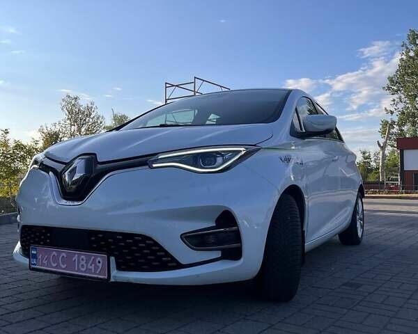 Белый Рено Зое, объемом двигателя 0 л и пробегом 122 тыс. км за 11850 $, фото 2 на Automoto.ua
