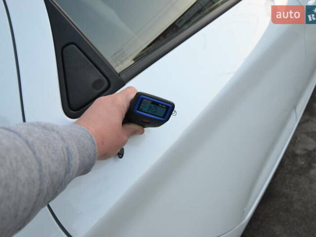 Белый Рено Зое, объемом двигателя 0 л и пробегом 50 тыс. км за 13999 $, фото 37 на Automoto.ua