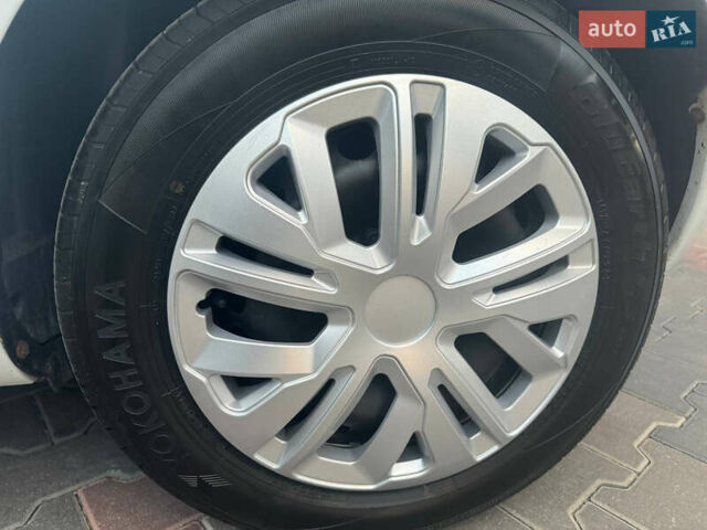 Белый Рено Зое, объемом двигателя 0 л и пробегом 38 тыс. км за 11900 $, фото 37 на Automoto.ua