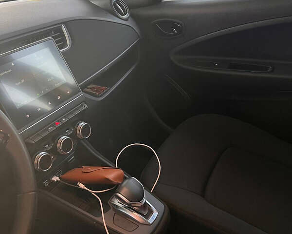 Білий Рено Зое, об'ємом двигуна 0 л та пробігом 33 тис. км за 12800 $, фото 5 на Automoto.ua