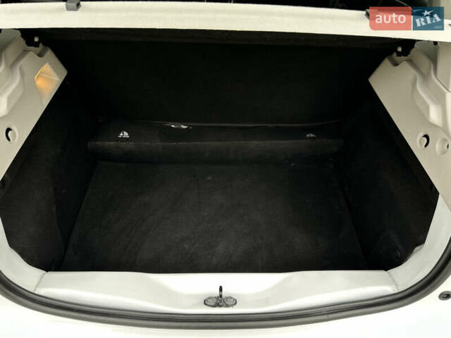 Рено Зое 2021 в Мукачеве на Automoto.ua Белый Рено Зое, объемом двигателя 0 л и пробегом 81 тыс. км за 11999 $, фото 55 на Automoto.ua